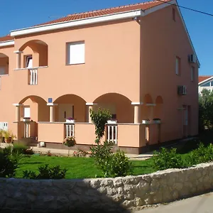 https://apartments-luna-sukosan.hotelinzadar.com